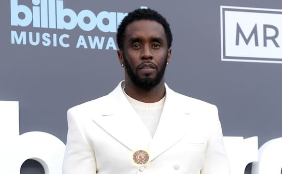 Diddy’ye disiplin şoku! Kaçak içki ve gizli görüşme iddialarıyla tahliyesi ertelendi Diddy’ye disiplin şoku! Kaçak içki ve gizli görüşme iddialarıyla tahliyesi ertelendi