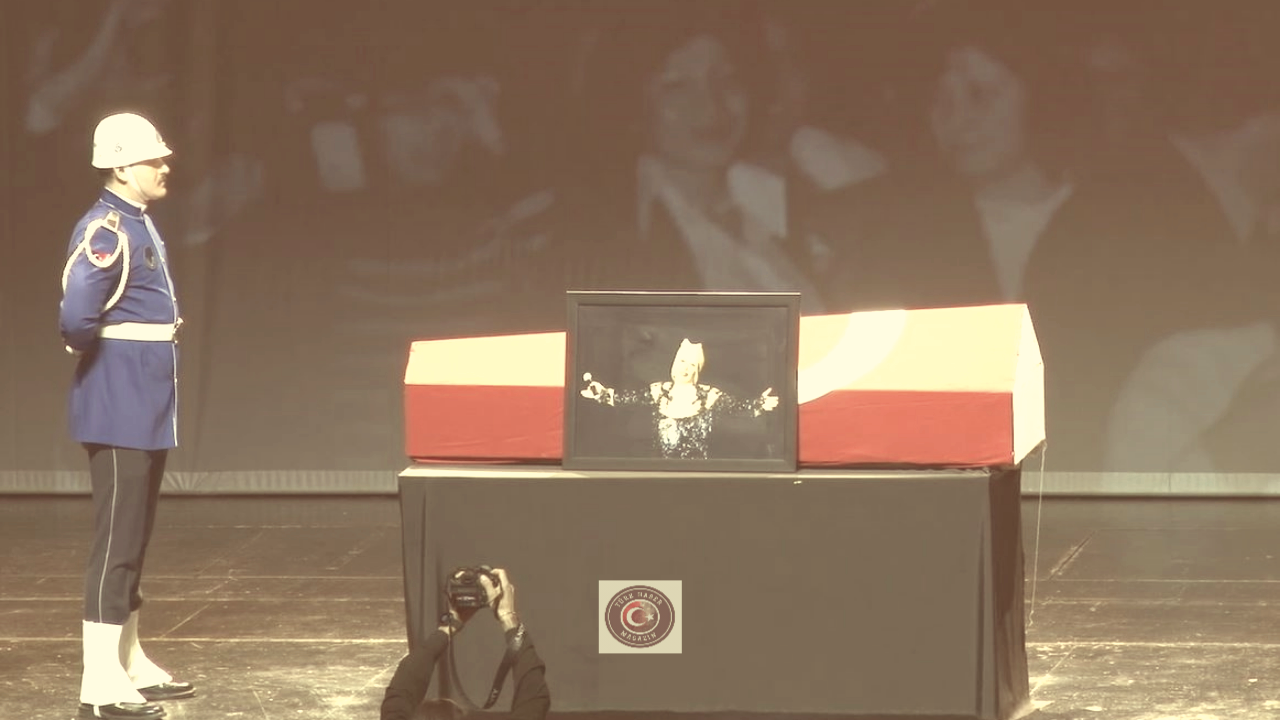 Sanat güneşi söndü: Muazzez Abacı’ya AKM’de gözyaşlarıyla veda! Türk Haber Magazin kameralarına yansıdı