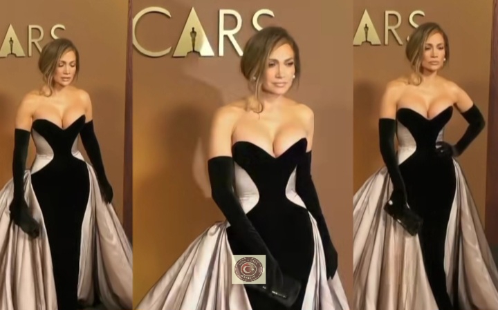 Jennifer Lopez Governors Awards’ta nefes kesen dekoltesiyle gözleri üzerine çekti!