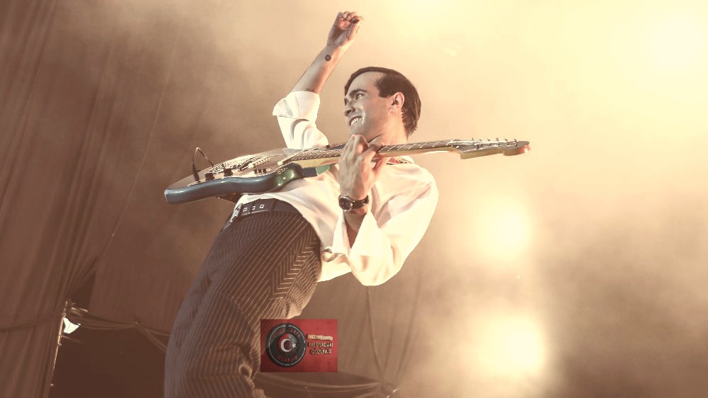 Amsterdam Mert Demir’i ayakta alkışladı! 135 yıllık tiyatroda büyük zafer