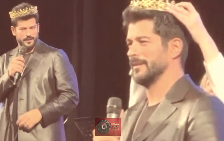 Rusya’da Burak Özçivit fırtınası! Binlerce kişi “kral” ilan etti! Türk Haber Magazin’de… Rusya’da Burak Özçivit fırtınası! Binlerce kişi “kral” ilan etti! Türk Haber Magazin’de…