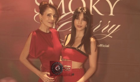 Kırmızıya bürünen gece! Smoky Cherry daveti Türk Haber Magazin kameralarıyla yeni yılı ışıltıyla karşıladı