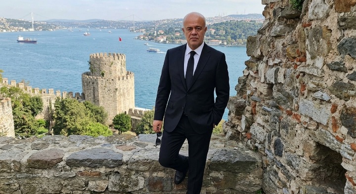 Ünlü magazinci Habib Aytekin, magazin dünyasının rotasını yeniden çiziyor! ​”O bir marka, o bir ışık”