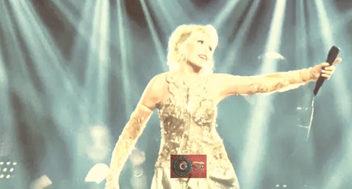 Ajda Pekkan Kıbrıs’ta bayramı salladı! Süperstar’dan unutulmaz gece! Türk Haber Magazin’de…