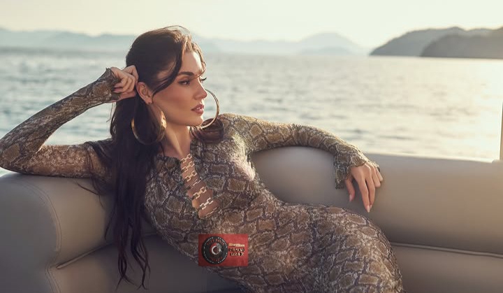 Hande Erçel’den ışıltılı moda rüzgarı! Yaz 2026 koleksiyonu Türk Haber Magazin’de…
