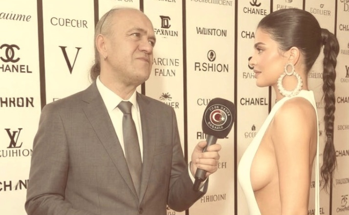 Ünlü magazinci Habib Aytekin’den dünya yıldızı Kylie Jenner çıkarması! Esprili röportajıyla dünya magazin gündeminde!